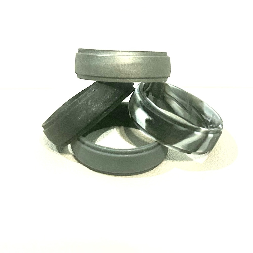 Thunderfit silicone rings size 14.5-15